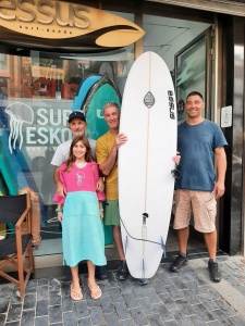 Tabla de surf a medida en la Escuela de Surf Essus - Zarautz