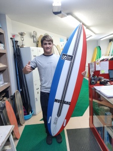 Tabla de surf a medida en la Escuela de Surf Essus - Zarautz