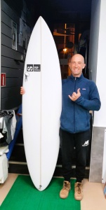 Tabla de surf a medida en la Escuela de Surf Essus - Zarautz