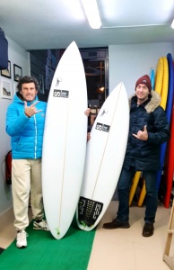 Tabla de surf a medida en la Escuela de Surf Essus - Zarautz