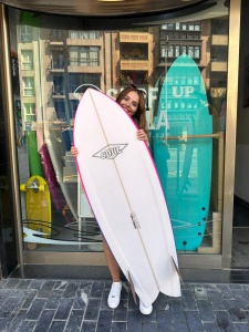 Tabla de surf a medida en la Escuela de Surf Essus - Zarautz