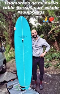 Tabla de surf a medida en la Escuela de Surf Essus - Zarautz