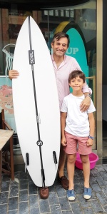 Tabla de surf a medida en la Escuela de Surf Essus - Zarautz