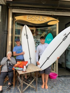 Tabla de surf a medida en la Escuela de Surf Essus - Zarautz