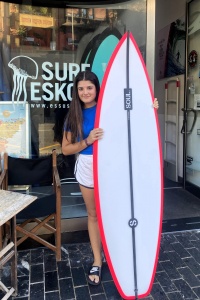 Tabla de surf a medida en la Escuela de Surf Essus - Zarautz