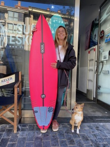 Tabla de surf a medida en la Escuela de Surf Essus - Zarautz