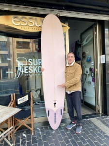 Tabla de surf a medida en la Escuela de Surf Essus - Zarautz