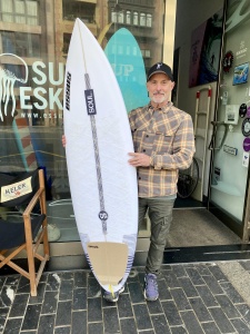 Tabla de surf a medida en la Escuela de Surf Essus - Zarautz