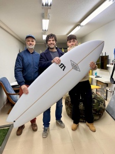 Tabla de surf a medida en la Escuela de Surf Essus - Zarautz