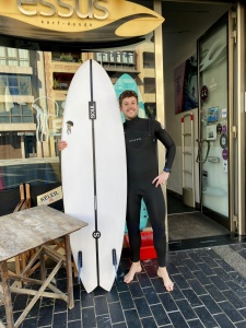 Tabla de surf a medida en la Escuela de Surf Essus - Zarautz