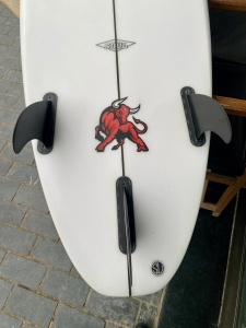 Tabla de surf a medida en la Escuela de Surf Essus - Zarautz