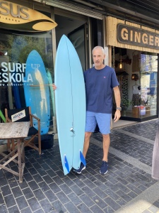 Tabla de surf a medida en la Escuela de Surf Essus - Zarautz