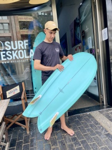 Tabla de surf a medida en la Escuela de Surf Essus - Zarautz