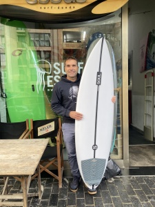 Tabla de surf a medida en la Escuela de Surf Essus - Zarautz
