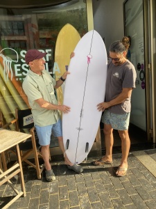 Tabla de surf a medida en la Escuela de Surf Essus - Zarautz