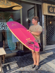 Tabla de surf a medida en la Escuela de Surf Essus - Zarautz