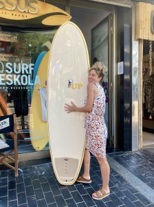 Tabla de surf a medida en la Escuela de Surf Essus - Zarautz