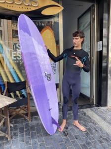 Tabla de surf a medida en la Escuela de Surf Essus - Zarautz
