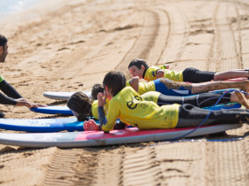 essus-surf-eskola-zarautz-tablas-playa