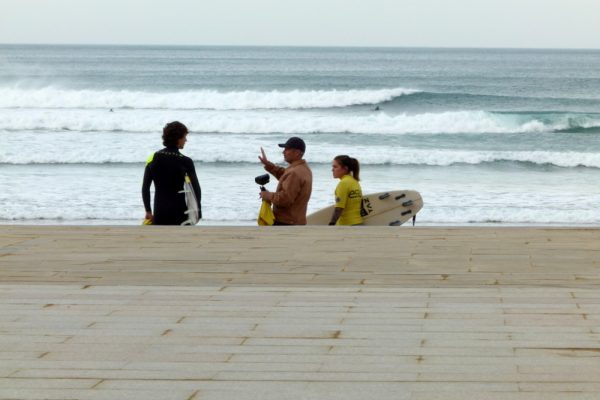 Clase de mejora de surfing en zarautz pais vasco - Essus Surf Eskola