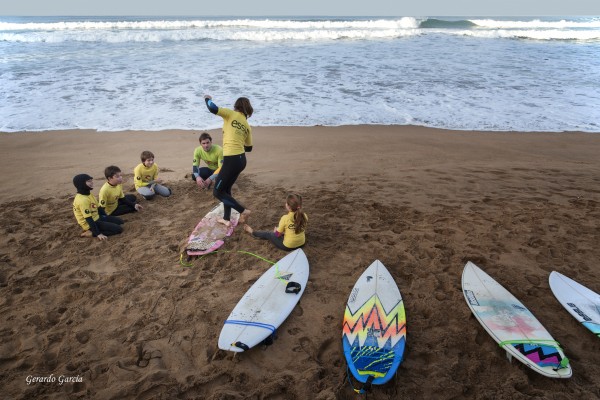 essus-escuela-de-surf-zarautz-clase-de-surf