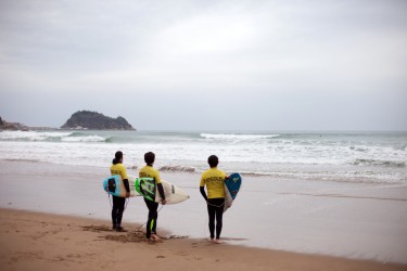 clases-surf-semana-santa-2016-zarautz-escuela-surf-essus