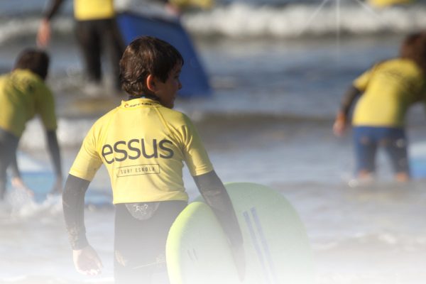 oferta-semana-santa-2016-zarautz-surf-y-yoga-ninos-29-al-1-abril-escuela-surf-essus