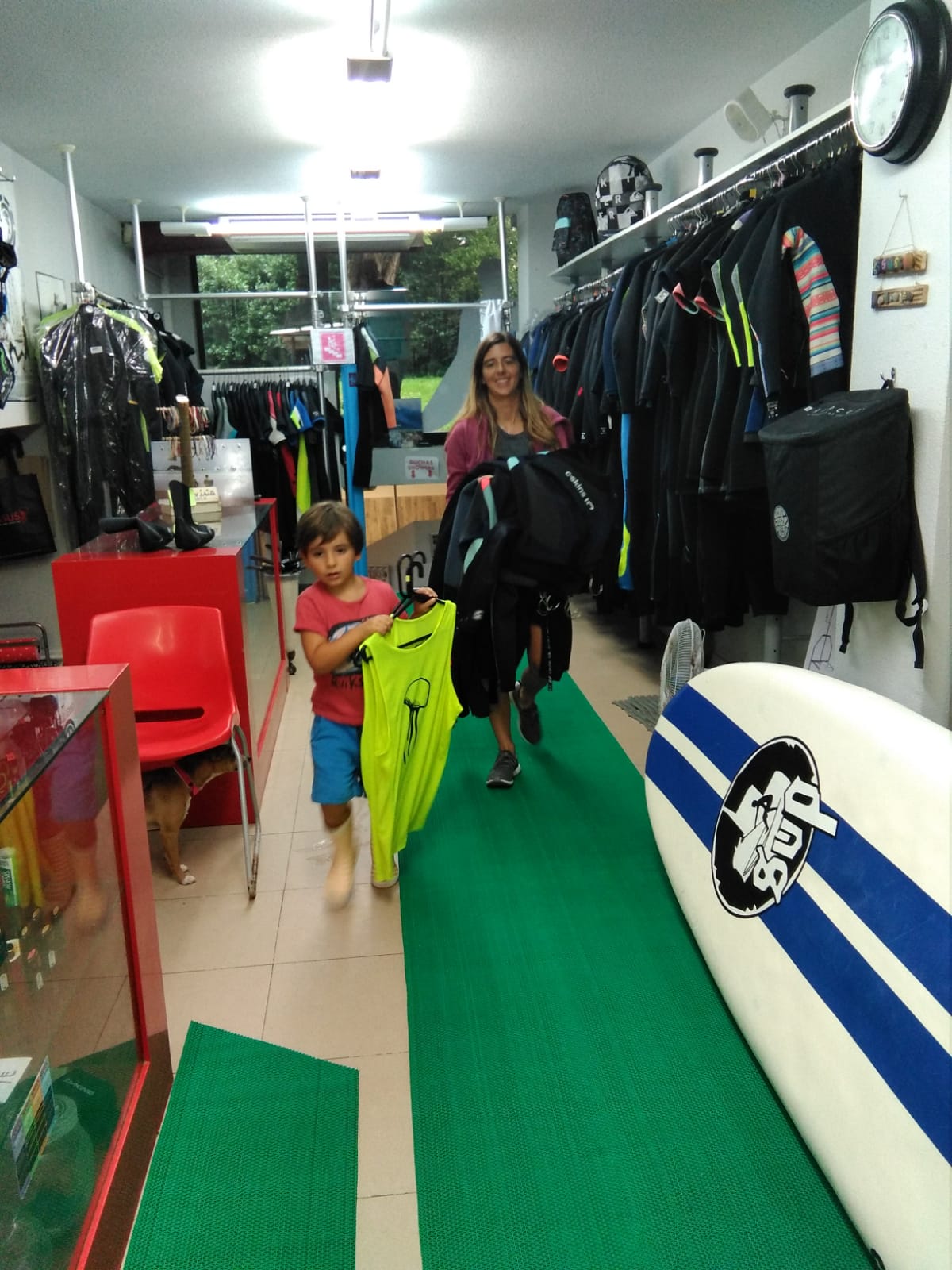 Cursos de suf para familias, Essus escuela de surf en Zarautz