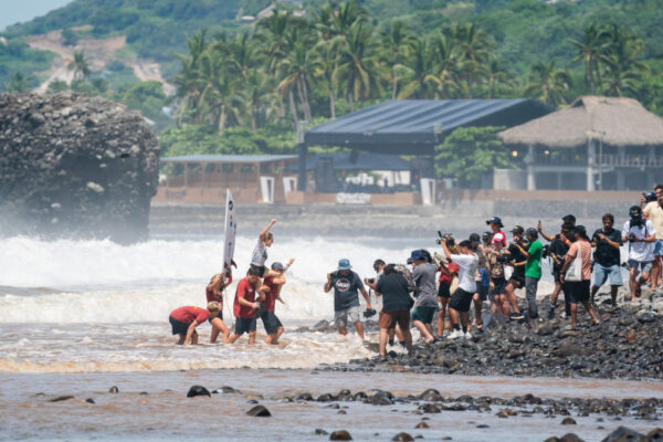 Janire González-Etxabarri se ha proclamado campeona en el Mundial de los World Surfing Games el Salvador 2025