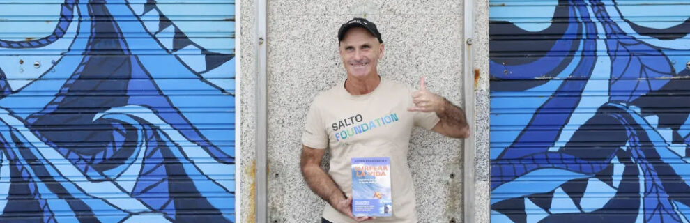 Aitor Francesena, Gallo, presentando su libro Surfear la vida